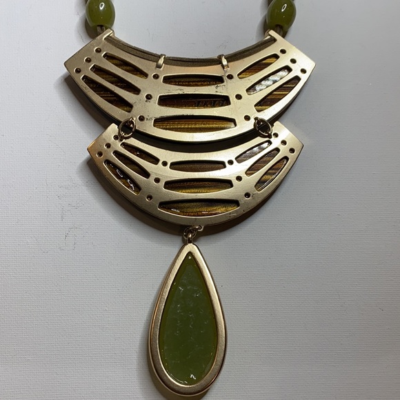 Chico’s massive jade color statement necklace - Picture 7 of 12